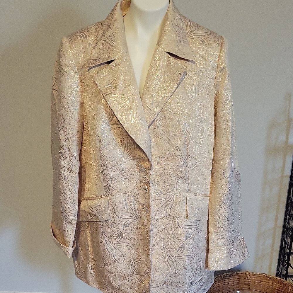 VINTAGE Womens Blazer Coat. Size 16 ..CREAM W/ GOLD SHIMMER